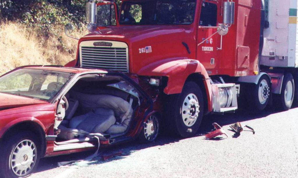 El Mejor Bufete Legal de Abogados de Accidentes de Semi Camión, Abogados Para Demandas de Accidentes de Camiones Waukegan
